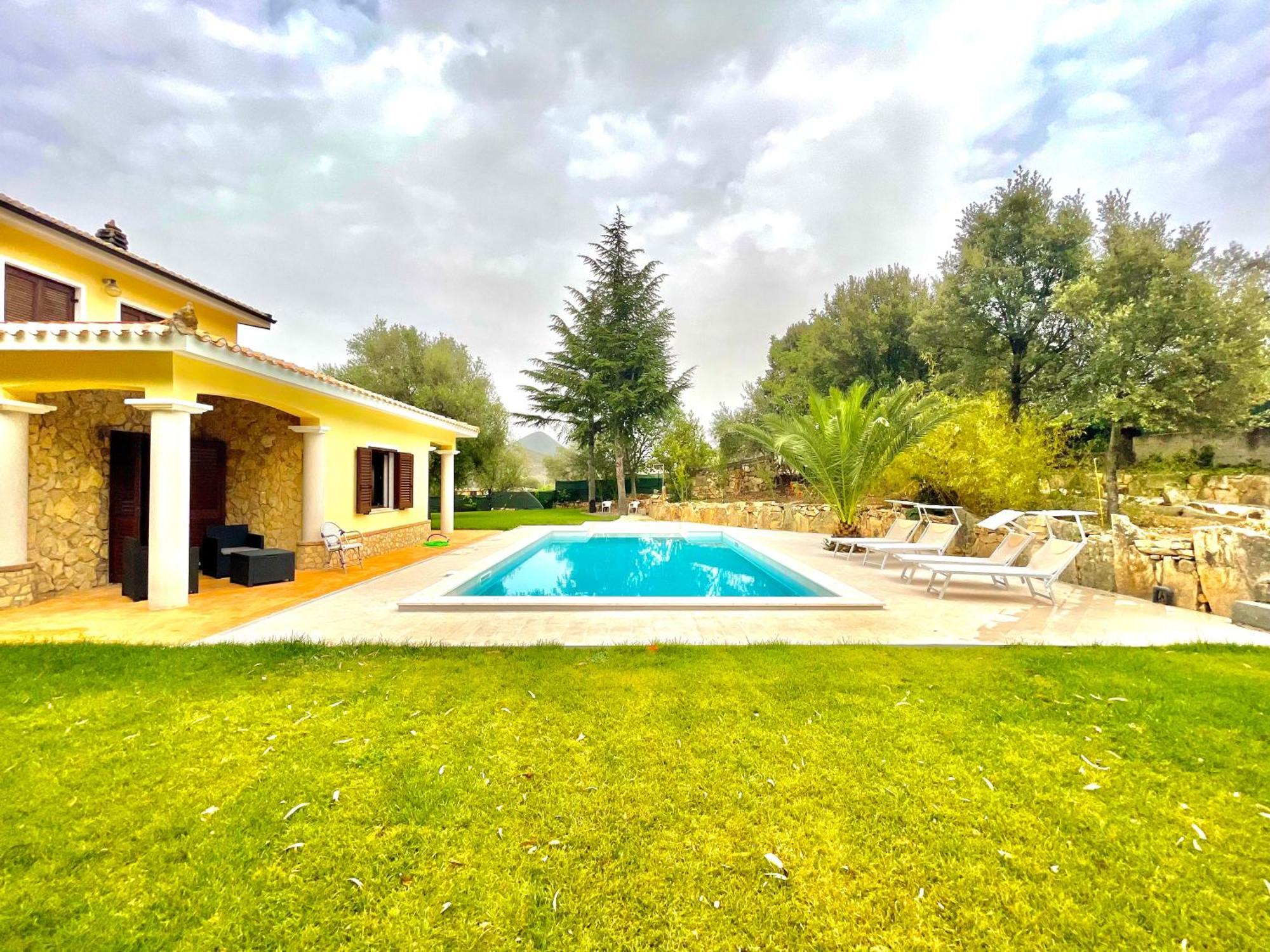 Villa With Pool Cardedu Buitenkant foto