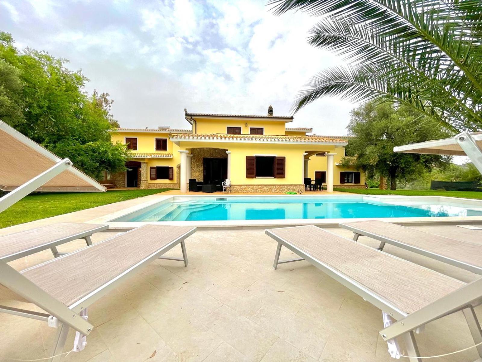 Villa With Pool Cardedu Buitenkant foto
