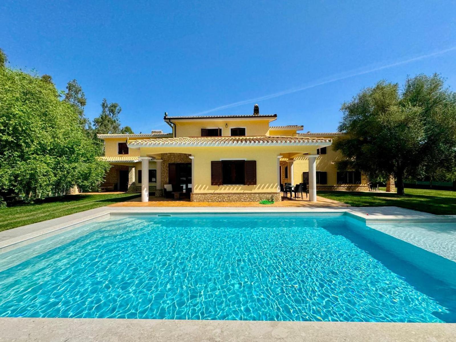 Villa With Pool Cardedu Buitenkant foto