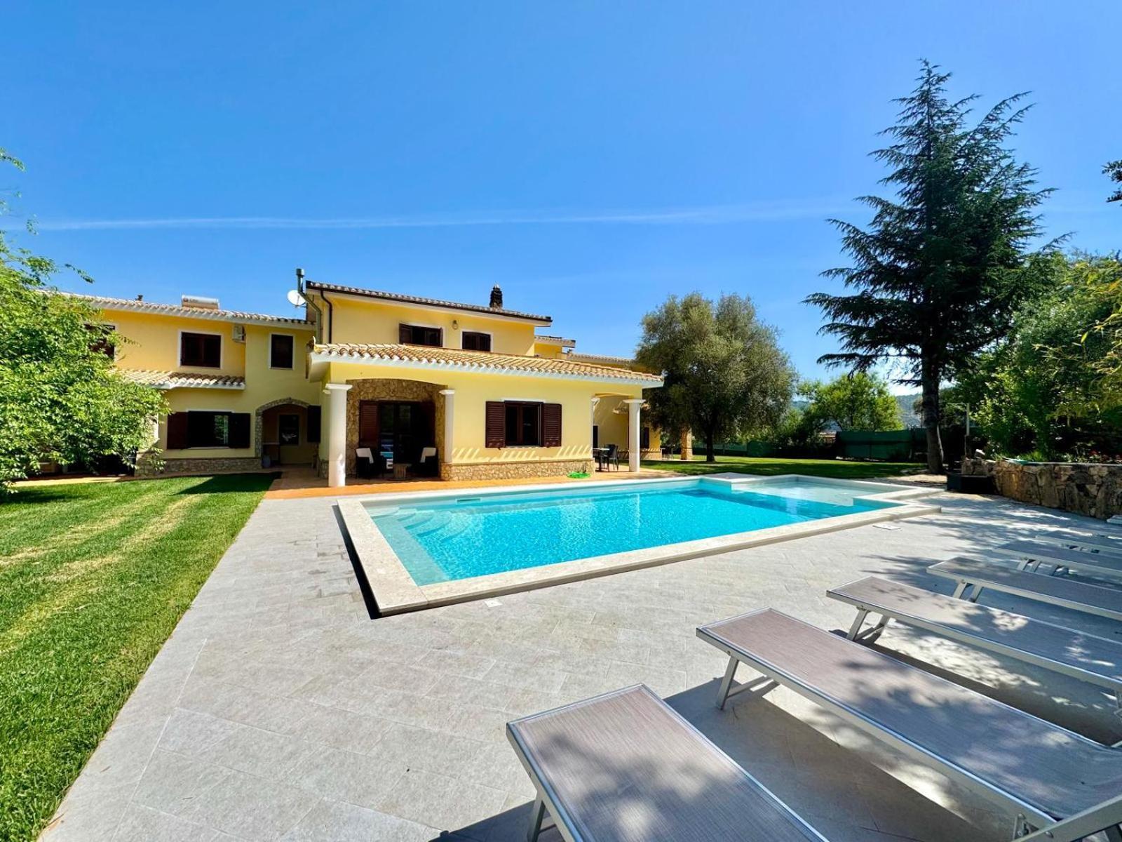 Villa With Pool Cardedu Buitenkant foto