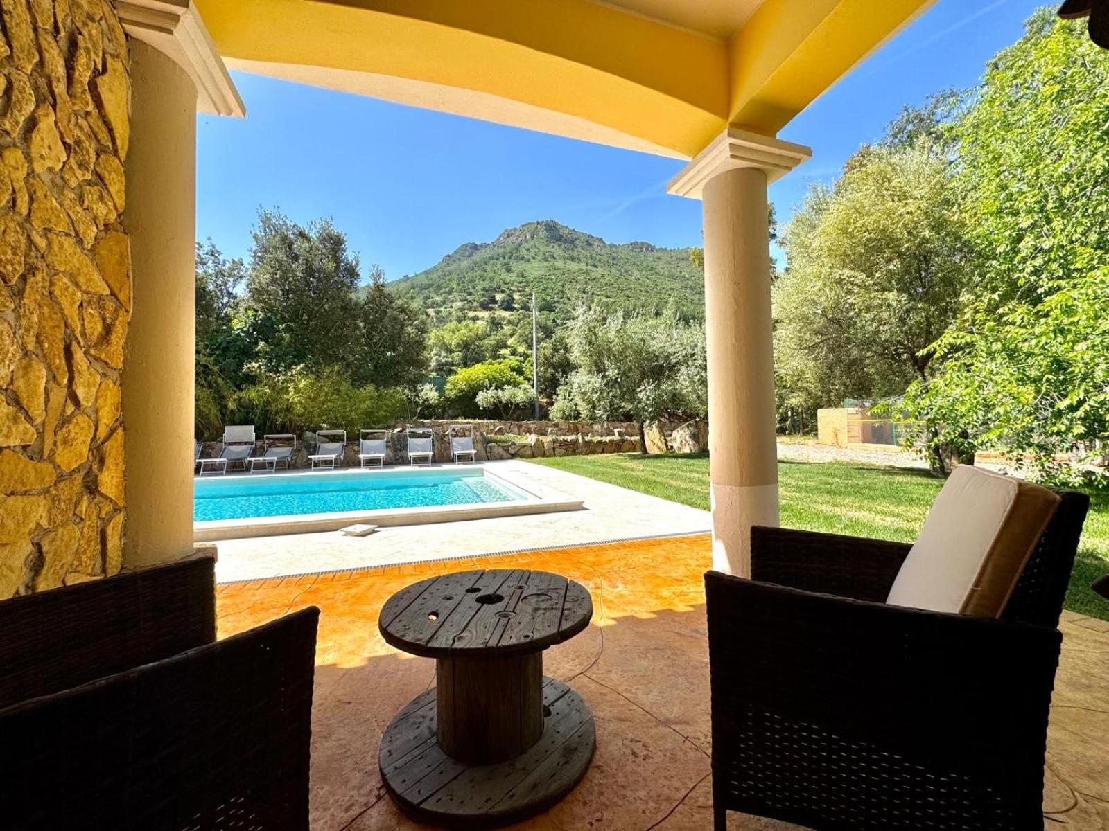 Villa With Pool Cardedu Buitenkant foto