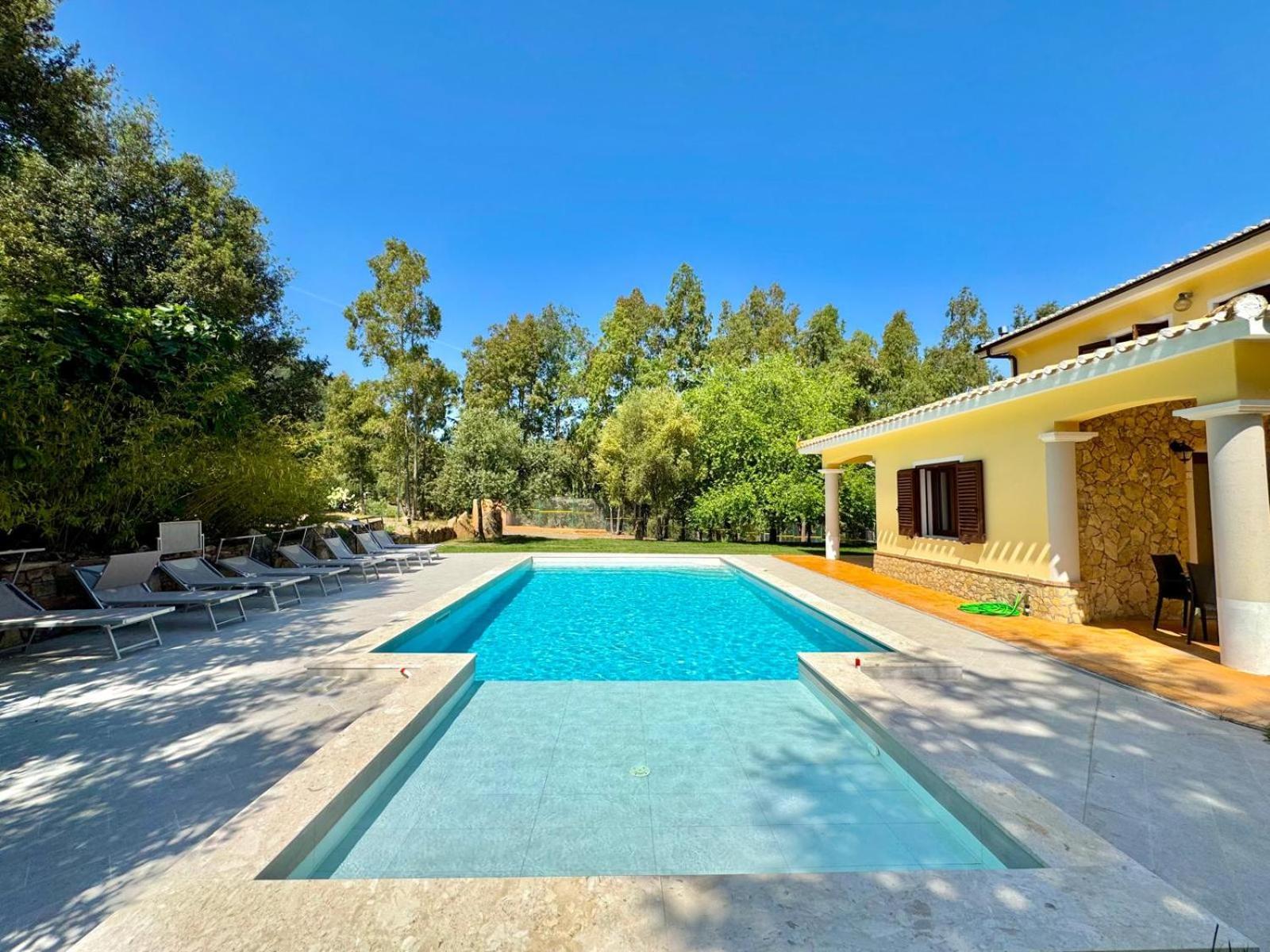 Villa With Pool Cardedu Buitenkant foto