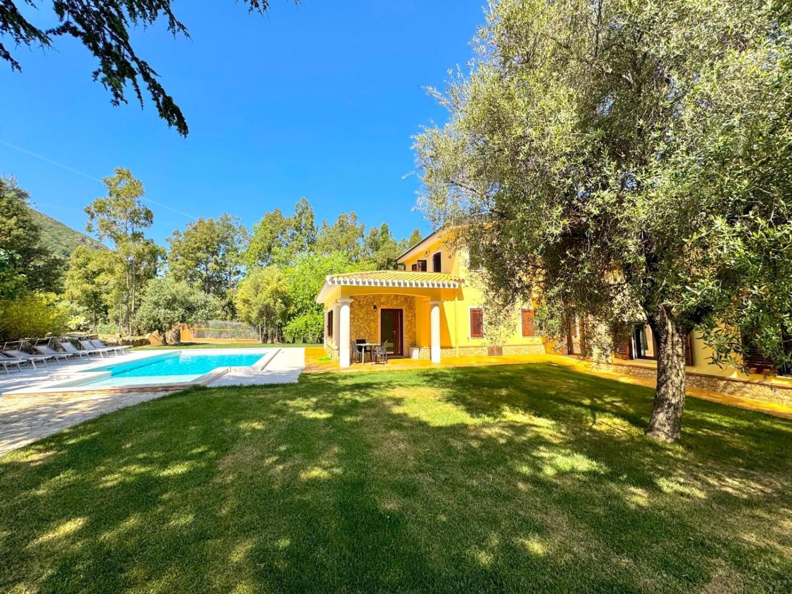 Villa With Pool Cardedu Buitenkant foto