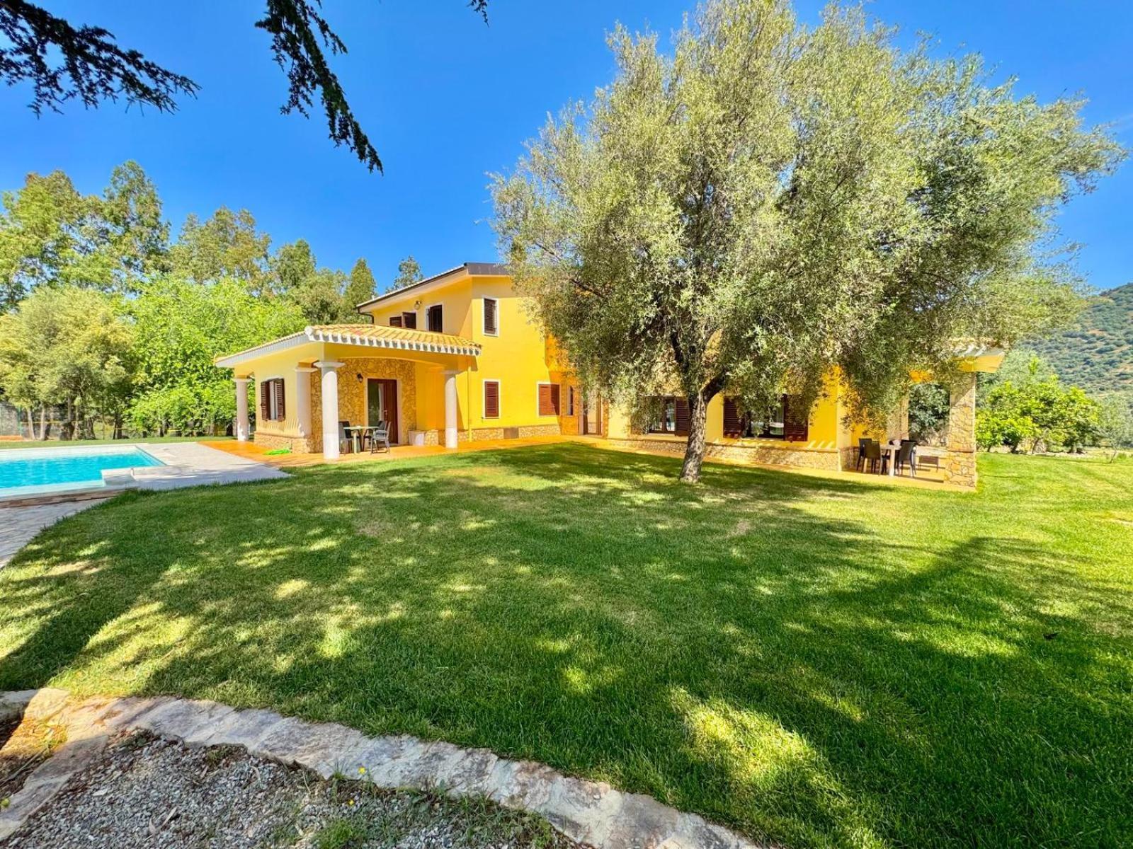 Villa With Pool Cardedu Buitenkant foto